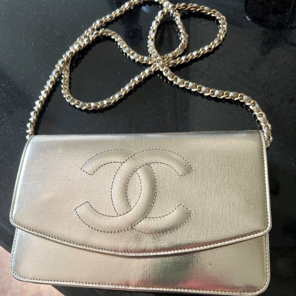 Chanel Gold Wallet on a Chain absolutely like new condition - Picture 1 of 3
